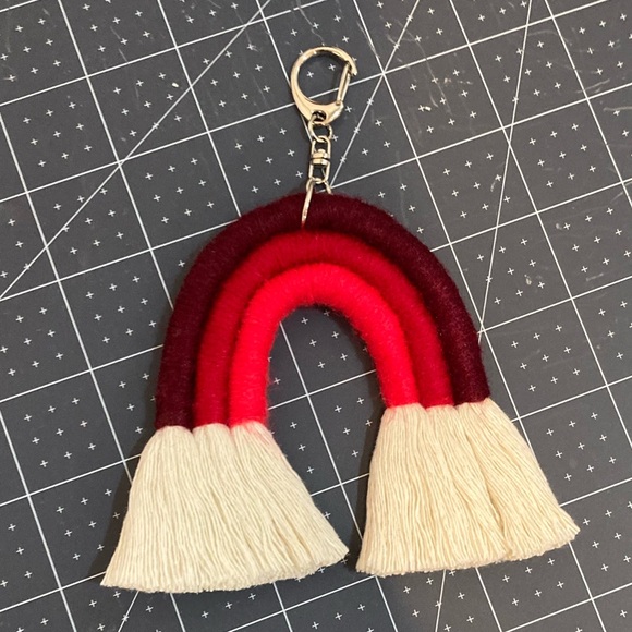 🔸NWT🔸 Red Ombré Macrame Rainbow Keychain / Purse Charm/ Tassel - Picture 10 of 10